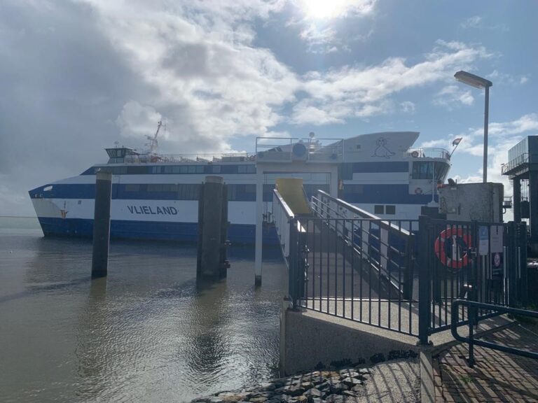 de veerboot is aangemeerd